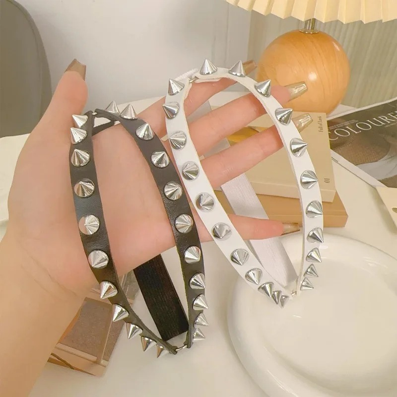 ダブルローコーンスパイクレッグガーター レディース パンクロ - Leatherwork Rivets のレビューと価格